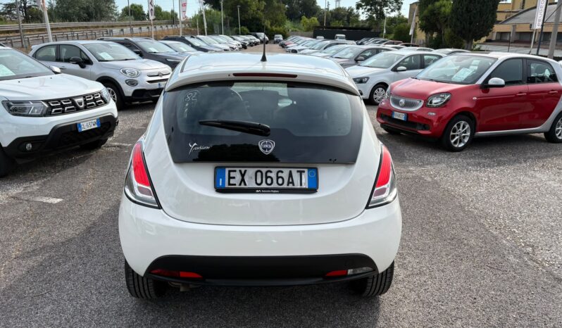 Lancia Ypsilon 1.3 Mtj Silver pieno