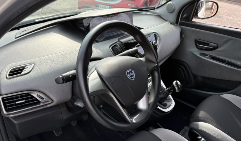 Lancia Ypsilon 1.3 Mtj Silver pieno