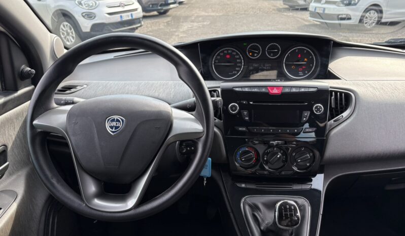 Lancia Ypsilon 1.3 Mtj Silver pieno
