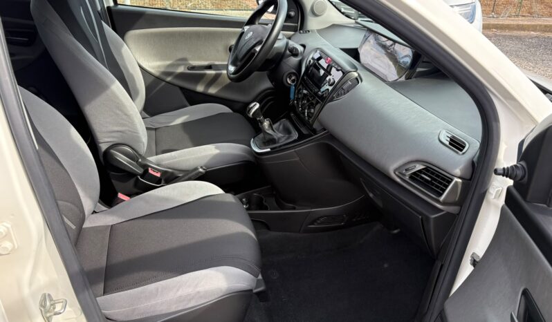Lancia Ypsilon 1.3 Mtj Silver pieno